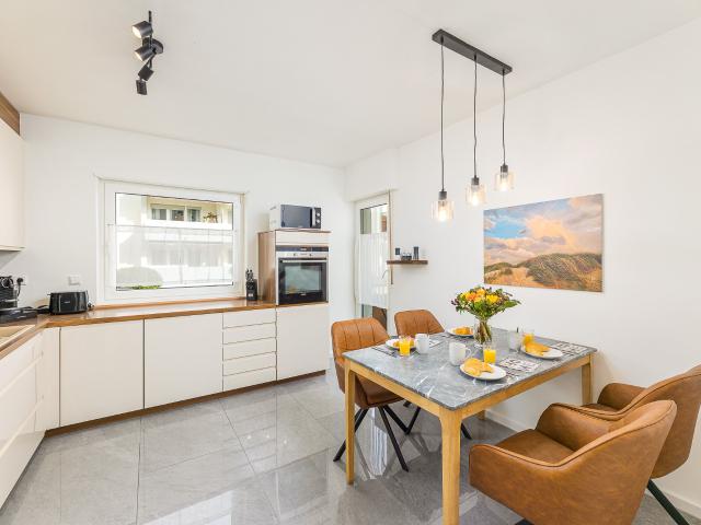 Exclusive 90sqm Business Residence with 3 Workspaces, 2 Balconies & Garage – 3.5 Min. to SAP