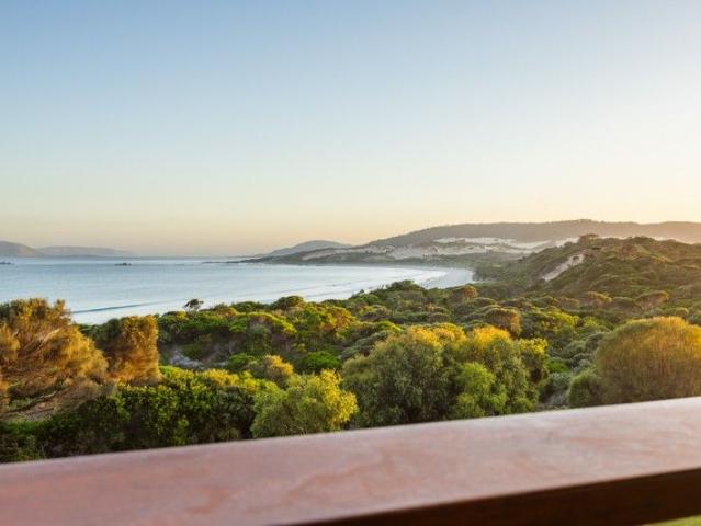 Amanzi by the Sea | Exceptional Coastal Value on Flinders Island