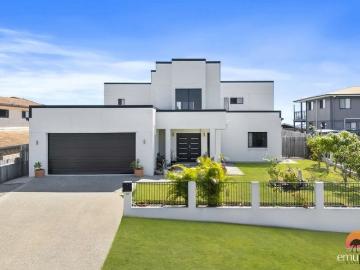 Elite Coastal Living in the Heart of Emu Park!