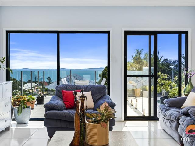 Breathtaking Oceanfront Elegance in the Heart of Emu Park!