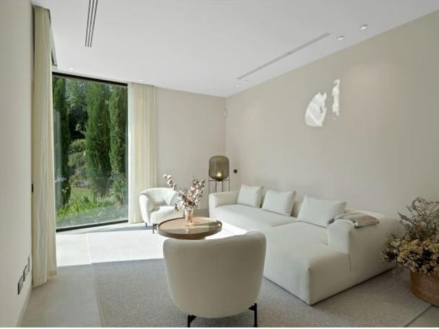 Exclusive Contemporary Rental Villa with Spa, Rooftop Jacuzzi and Infinity Pool in La Cerquilla
