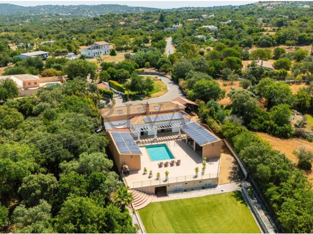 Exclusive Contemporary Villa in Santa Bárbara de Nexe
