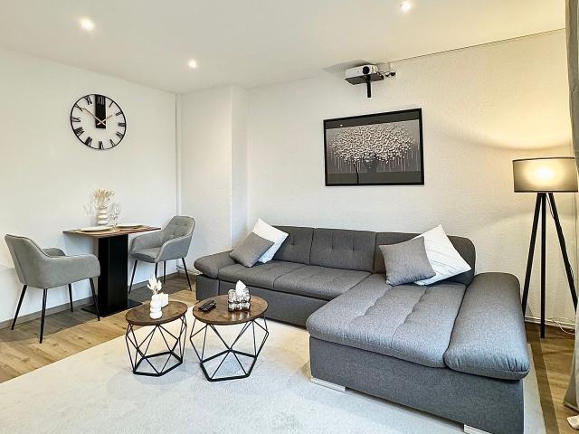 Exclusive city apartment | Cinema screen | WiFi | Netflix for up to 3 guests, Hannover Amsterdam Apartments for Rent