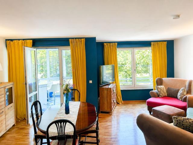 Exclusive City Forest Apartment in Cologne Lindenthal | Winter Garden | Guest WC | Parking | All Inclusive