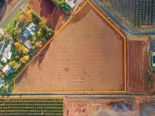 Exclusive Acreage Jewel