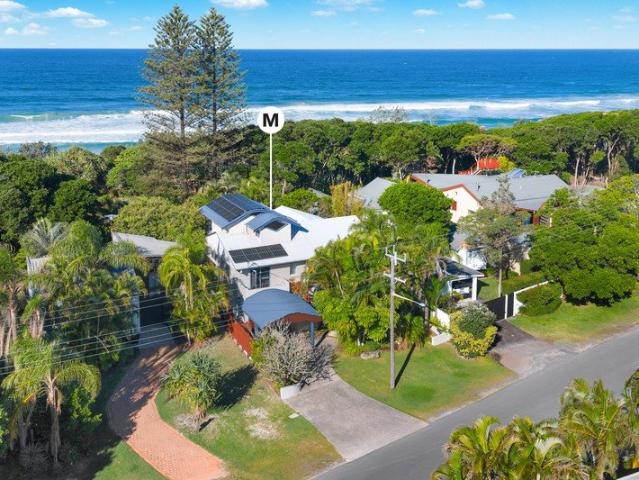 Exclusive Alcorn Street retreat: direct bush track to the sand