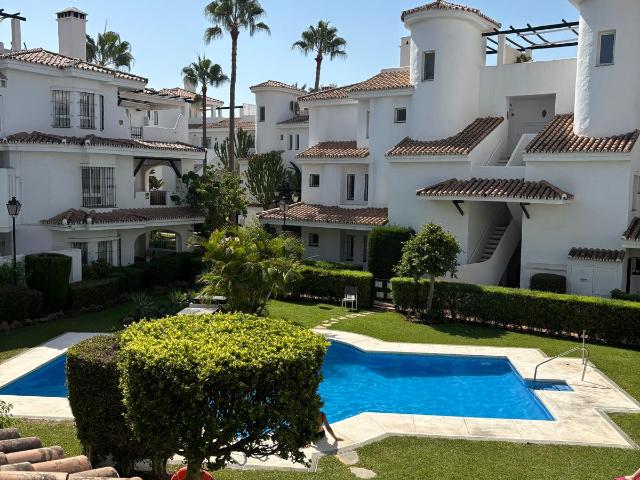 Exclusive Apartment in Los Naranjos de Marbella –.