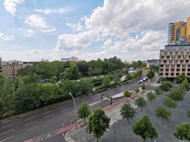 Exclusive apartment in the heart of Berlin 24 hour concierge service at Highpark Potsdamer Platz, Berlin Amsterdam Apartments for Rent