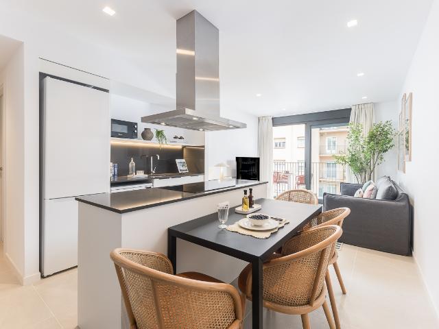 Exclusive apartment with balcony in Gràcia