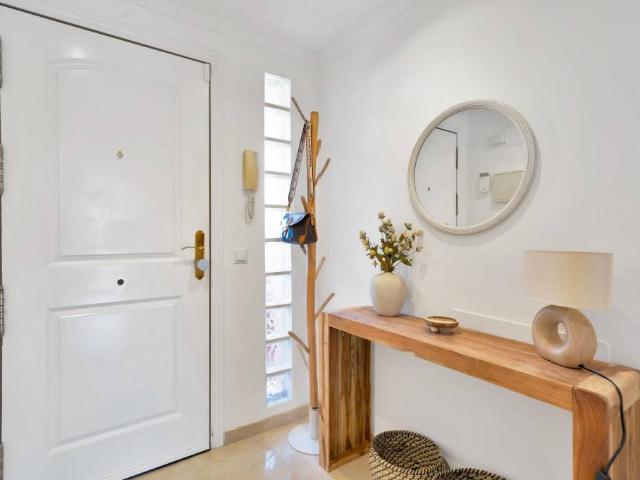 Luxury Beachside Villa, 2 Minutes Walk To The Beach, July & August