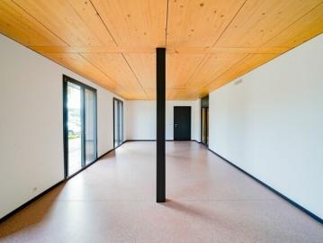 Exclusive ground floor apartment with versatile uses