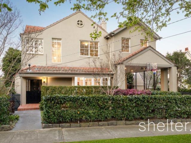 Exclusive Dorrington Estate. Breathtaking Views. Extensive Accommodation