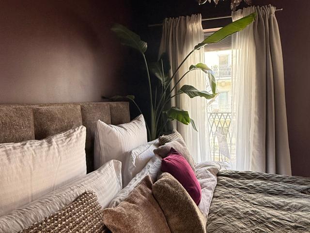 Exclusive Design Apartment in Heinrich Heine Gardens with Large Balcony