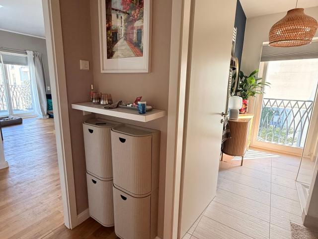 Exclusive Design Apartment in Heinrich Heine Gardens with Large Balcony, Dusseldorf Amsterdam Apartments for Rent