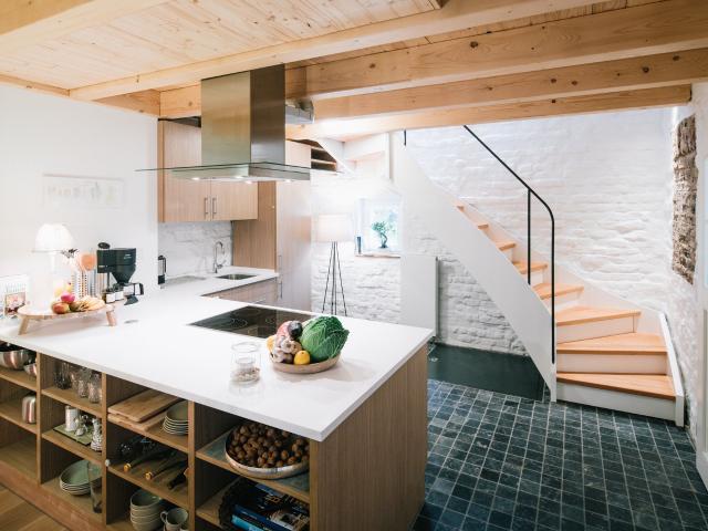 Exclusive design studio in Cologne's green lung with TV, Internet, balcony, shower/WC, close to trade fair, subway, motorway, CGN airport