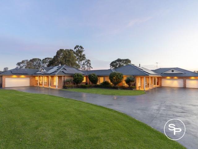 Exclusive Dual Residence in Catherine Field