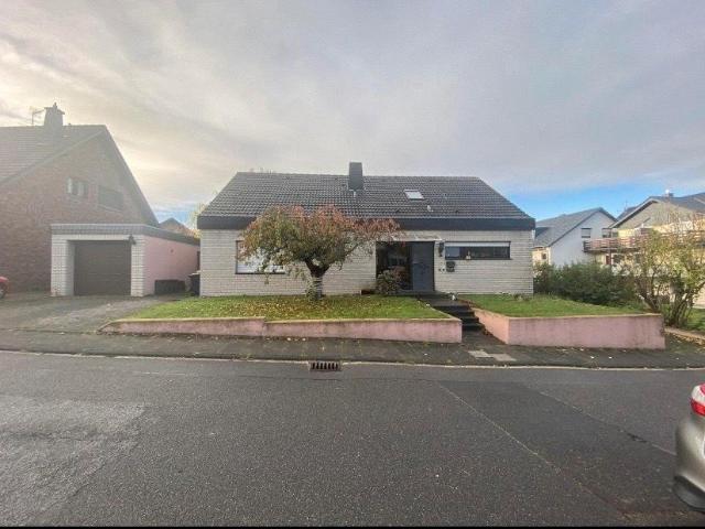 Exclusive Einfamilienhaus,7 zimmern Schwimmbad & Wintergarten
