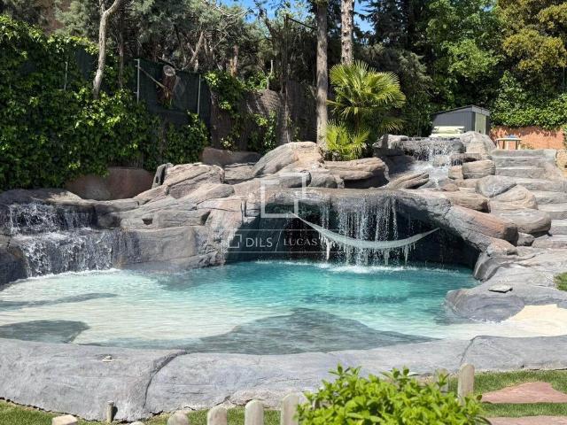Exclusive Family Home with a Heated Swimming Pool and Private Garden in Fuente del Fresno