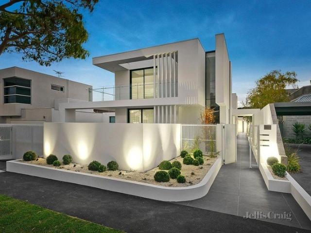 EXCLUSIVE FAMILY LIVING