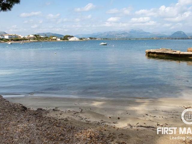 Exclusive first floor beachfront property in Barcares Alcudia