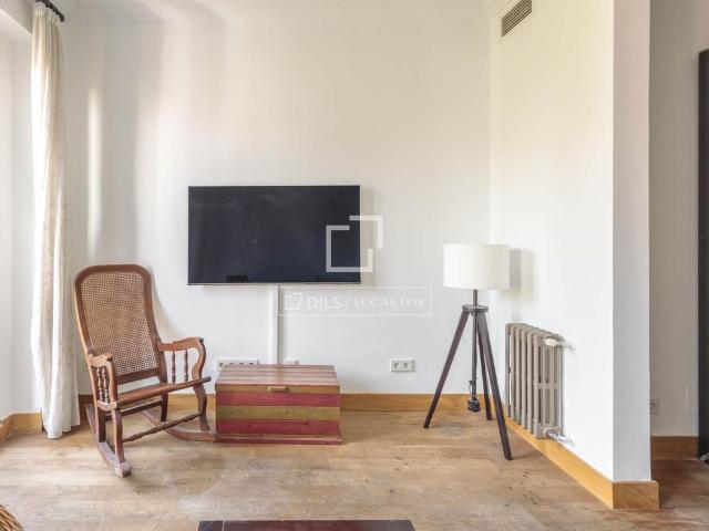 Exclusive furnished apartment in the heart of the Literary Quarter / Cortes