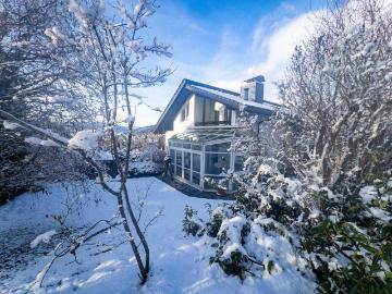 Exclusive Furnished Apartment in Prime Location – Balcony, Winter Garden, Garage & Garden Titisee Neustadt