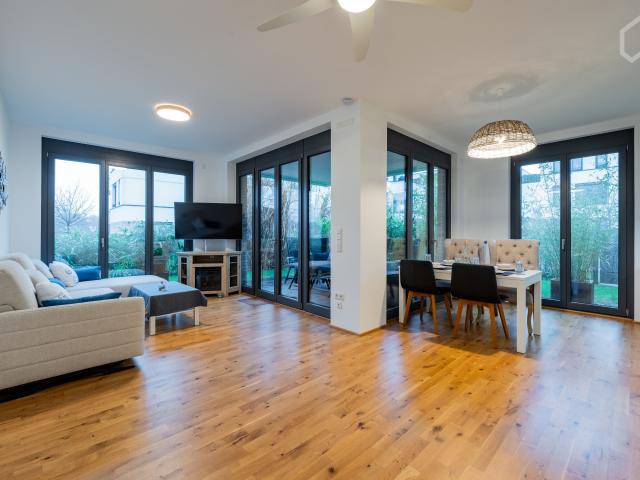 Exclusive, furnished apartment on the Berlin Stralau peninsula with lake and Spree view incl. 100 sqm private garden