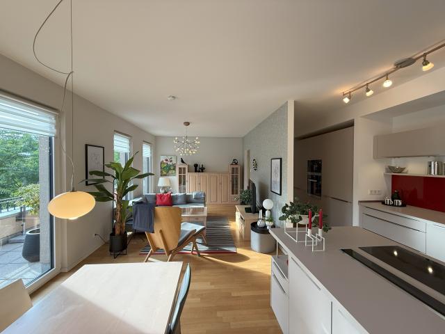 Exclusive, furnished, fully equipped 3 room apartment in a prime location in Potsdam city center with underground parking space and cleaning service