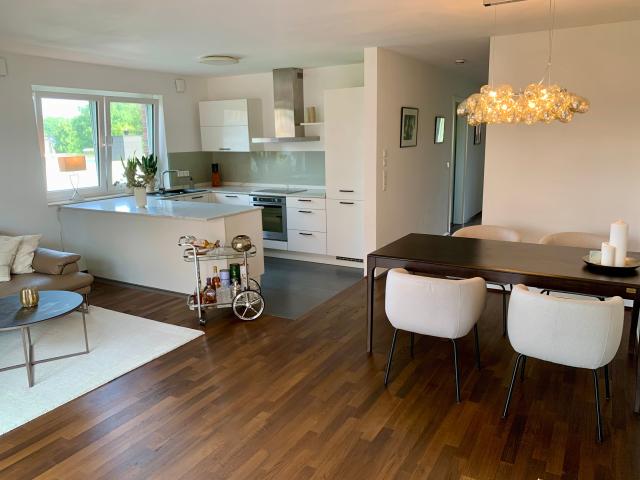 Exclusive Furnished 2 Bedroom Apartment with Balcony and Parking – Just 15 Minutes by Train to Düsseldorf
