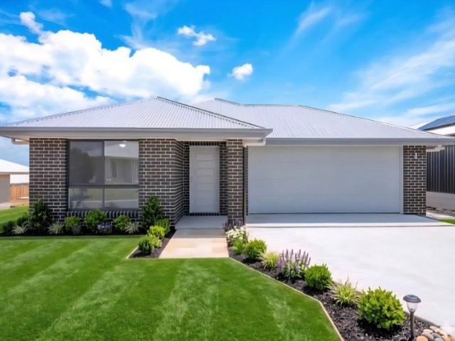 EXCLUSIVE HOME & LAND PACKAGE $779,900 !