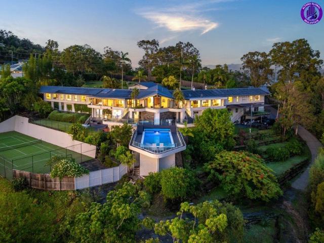 EXCLUSIVE HINTERLAND LUXURY ESTATE WITH PANORAMIC VIEWS AND MULTI GENERATIONAL LIVING