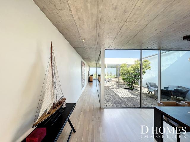 EXCLUSIVE I Contemporary duplex villa with lake view