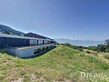EXCLUSIVE I Contemporary duplex villa with lake view