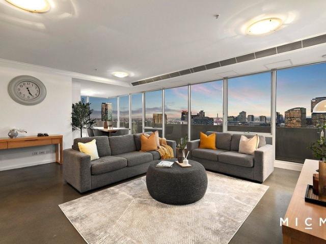 Exclusive Indoor/Outdoor Retreat with Style, Space and Stunning Vistas