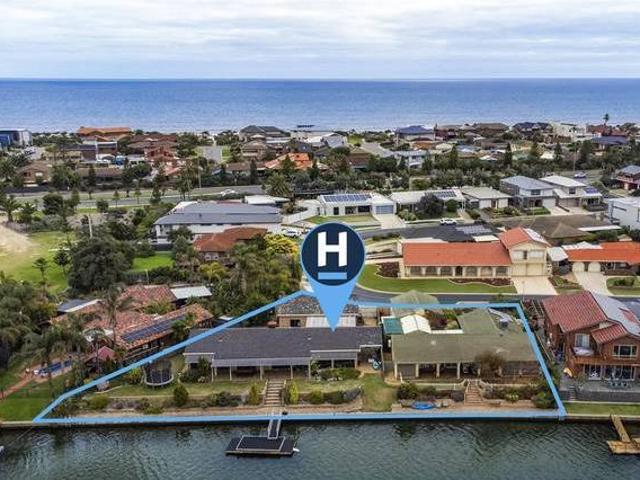 Exclusive Lakefront Opportunity Over 1800sqm 60m Facing W