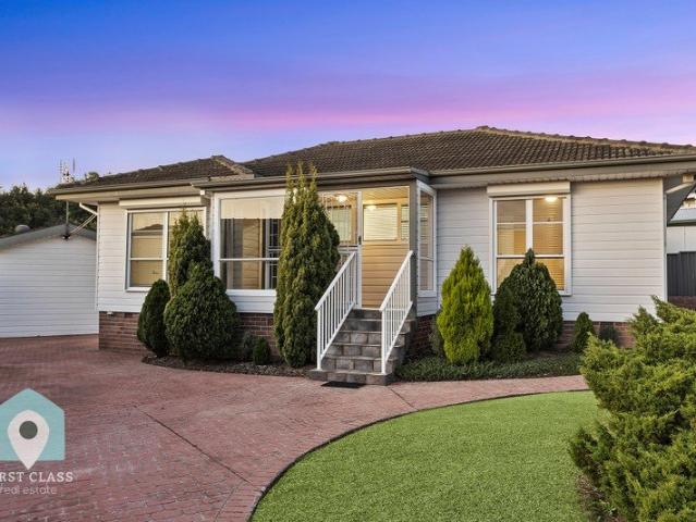 Exclusive Lakeside Lifestyle on a Wide Fronted 548sqm