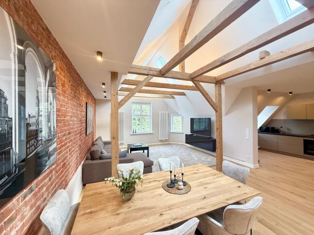 Exclusive living on the Alster –Fully renovated & fully furnished attic apartment with sky deck and parking space in a prime location