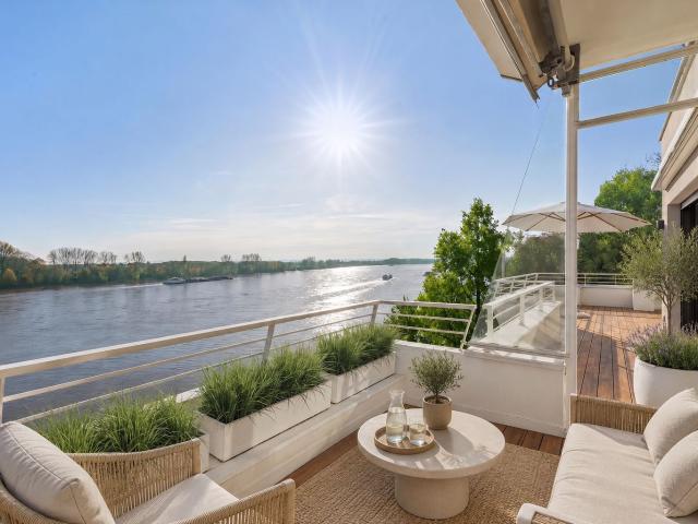 Exclusive living in a prime Rhine location