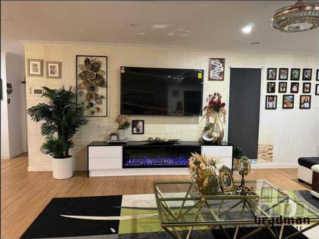 Exclusive Living in Wallan: Beautifully Renovated Home on 2.7 Acres Open Home Inspection For Today 19/10/2024 is Canceled