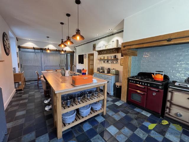 Exclusive listing. A rare opportunity on the market! Beautif. 180m² Treignac
