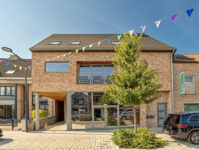 Exclusive luxury apartment of 151 m² with sunny terrace