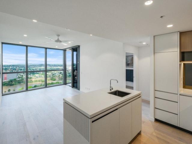 Exclusive Luxury Living with Breathtaking Views at Queens Wharf Residences