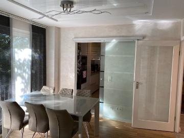 Exclusive, luxurious and completely renovated 3 room apartment with balcony and terrace on the lake, furnished in an upscale area for rent