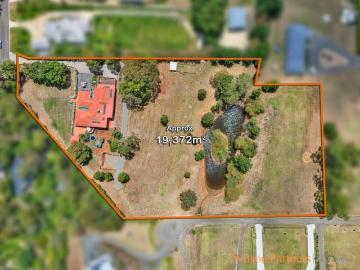 Exclusive Melrose Drive location