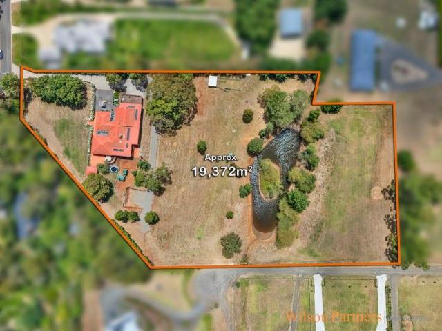 Exclusive Melrose Drive location
