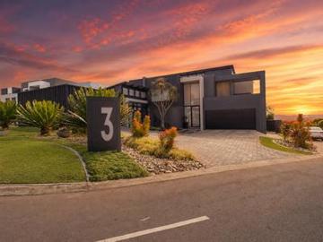 exclusive midstream estate living at.