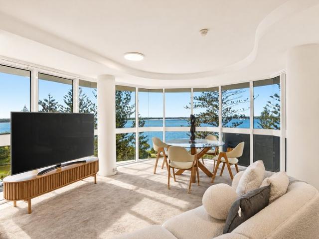 EXCLUSIVE NORTH CORNER IN PRECIOUS GOLDEN MILE