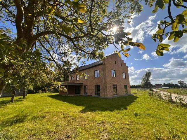Exclusive newly built villa of 426 m² with 4 bedrooms
