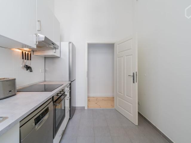 Exclusive newly renovated 2 rooms apartment in Berlin Charlottenburg, 2 mns walking distance from Ku'damm, Berlin Amsterdam Apartments for Rent