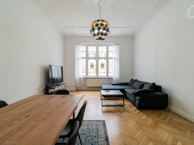 Exclusive newly renovated 2 rooms apartment in Berlin Charlottenburg, 2 mns walking distance from Ku'damm